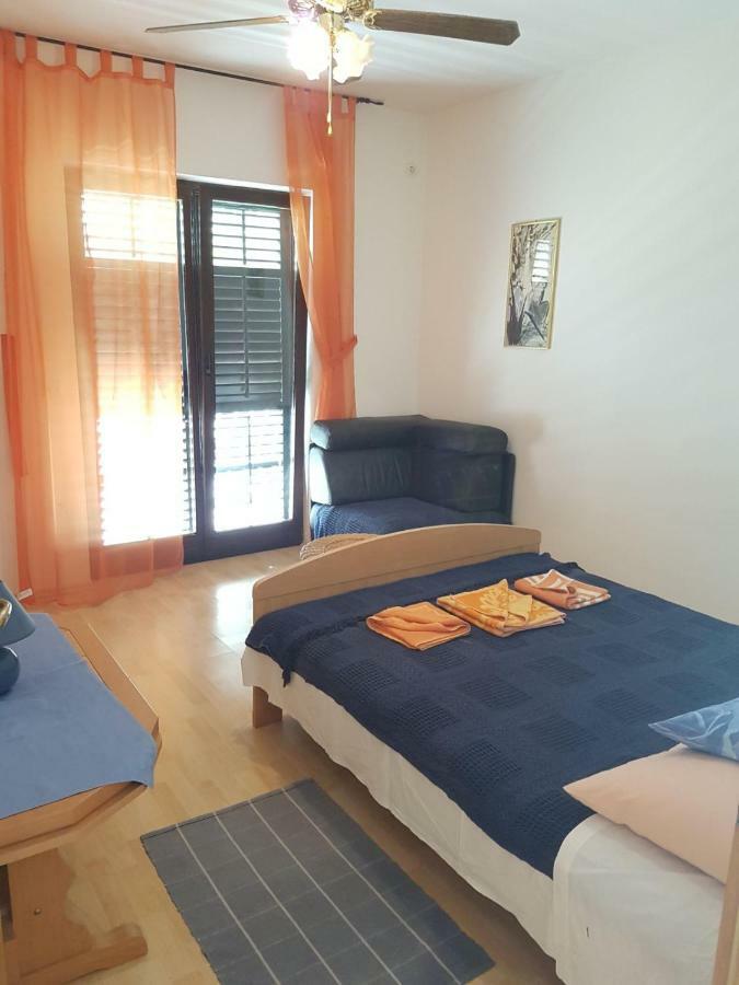 Appartamento Apartman Maja Traù Esterno foto